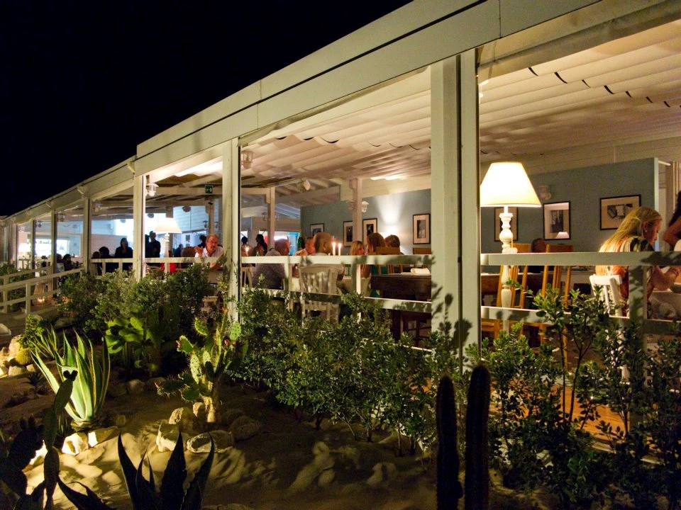 Il Corriere della Sera promuove “a pieni voti” Maganù e il Mono Beach Club