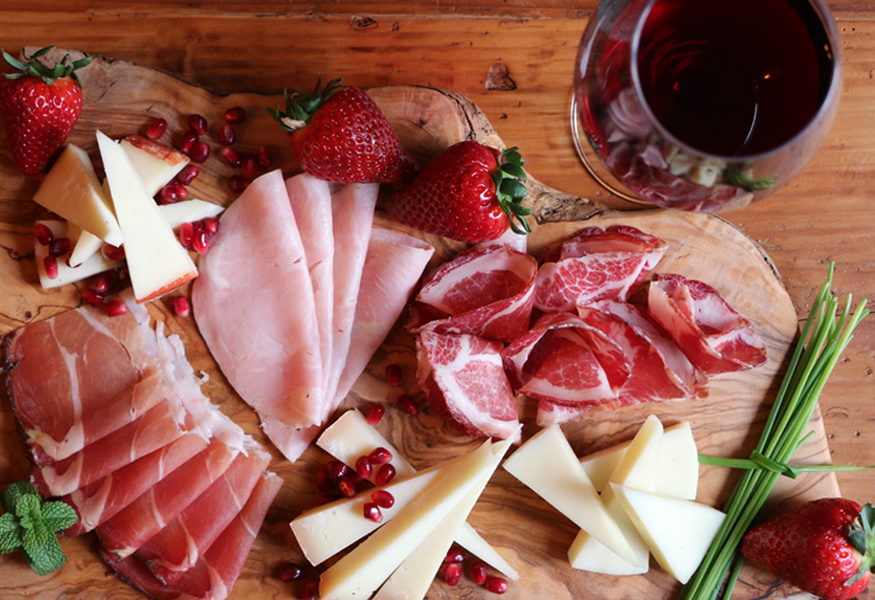 PRODOTTI A KM ZERO E VINI DELL’AZIENDA AGRICOLA CAMPANA NUGNES: MERCOLEDI’ 7 DICEMBRE DALLE 19 LOVIT INAUGURA UNA SERATA DI FOOD&MUSIC AL CENTRO STORICO.