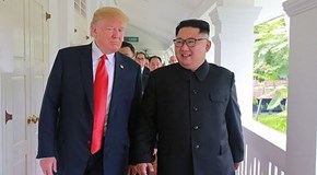 Un successo il vertice Trump-Kim Jong-un. La storica stretta di mano